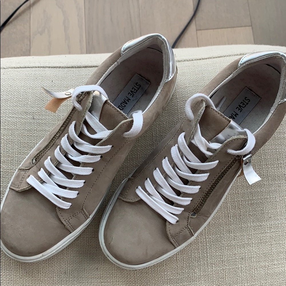 Steve Madden Suede Sneaker Size 7